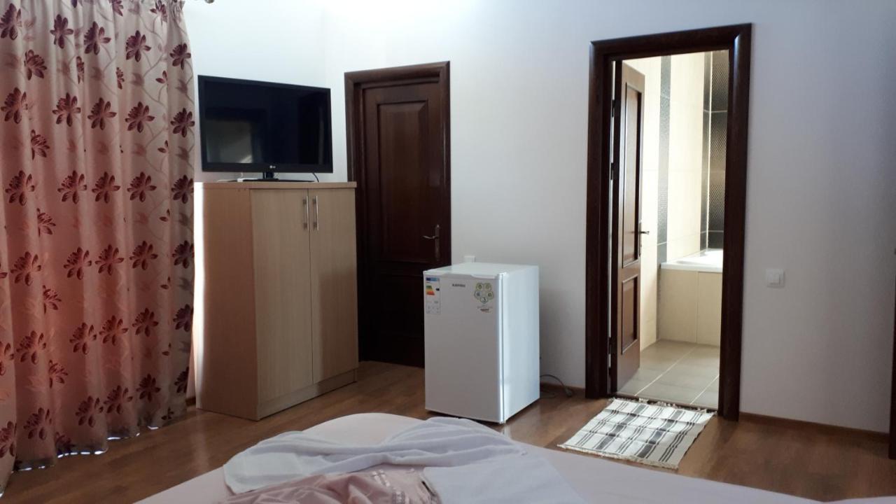 Vila "Livia" Hotel Techirghiol Bagian luar foto