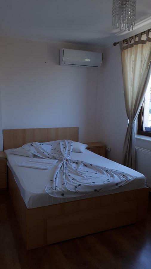 Vila "Livia" Hotel Techirghiol Bagian luar foto